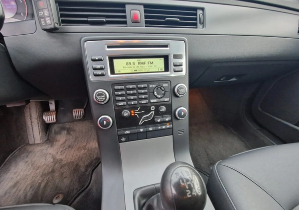 Volvo V70 cena 25777 przebieg: 235000, rok produkcji 2008 z Złoczew małe 277